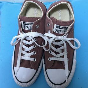Women’s Converse Size 9